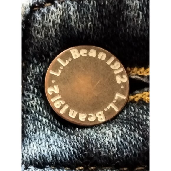 L.L. Bean Classic Fit Mid-Rise Denim Jeans Blue Straight Leg 5 Pockets Size 18 R - Picture 4 of 8